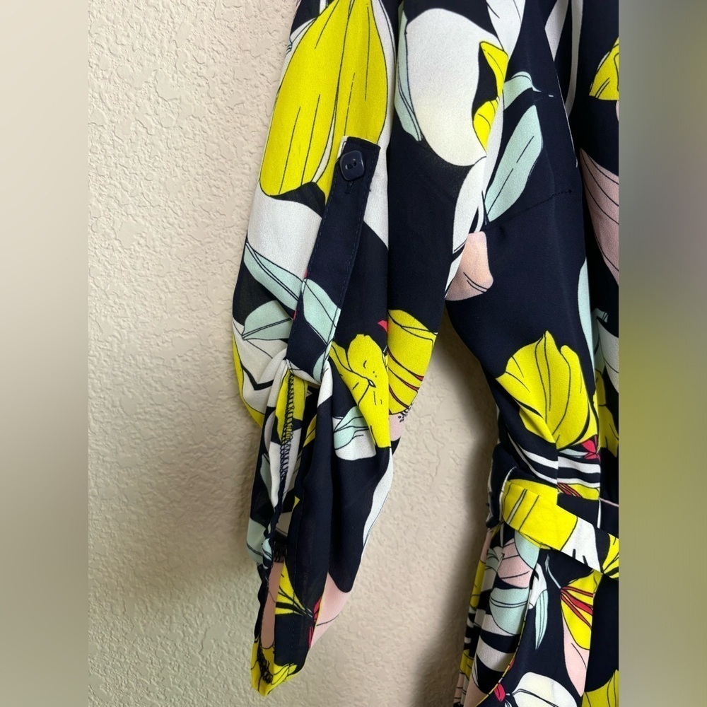 NWT Madison Jules Sydney Navy Blue Surplice Faux Wrap Tie Waist Floral Romper M - Picture 5 of 10